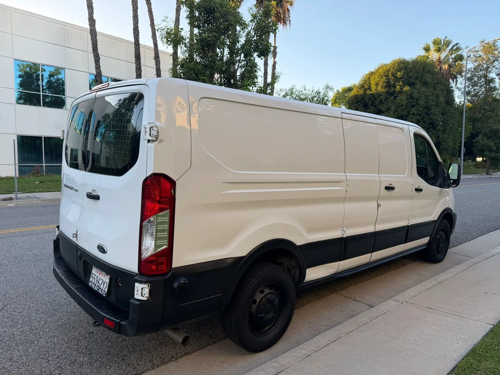 Used 2020 Ford Transit 250 Low Roof RWD image 5