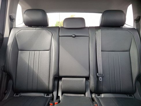 Certified 2022 Volkswagen Tiguan SE w/ Panoramic Sunroof Package image 15