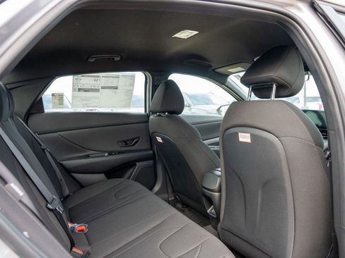 New 2025 Hyundai Elantra SEL image 13