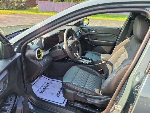 New 2026 Chevrolet Trax LT w/ LT Convenience Package FWD image 22