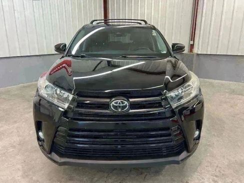 Used 2018 Toyota Highlander SE image 8