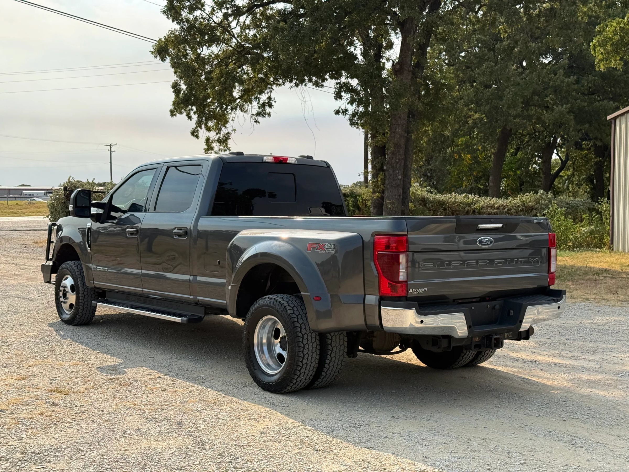 Used 2020 Ford F350 Lariat w/ Lariat Value Package AWD/4WD image 5