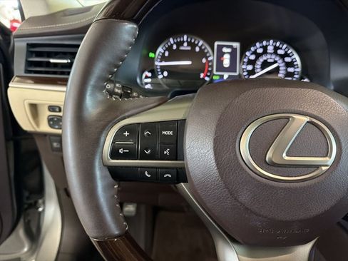 Used 2018 Lexus ES 350 w/ Luxury Package w/Wood Trim FWD image 15