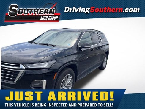 Used 2022 Chevrolet Traverse LT FWD image 1