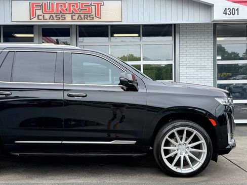 Used 2022 Cadillac Escalade Premium Luxury AWD/4WD image 11