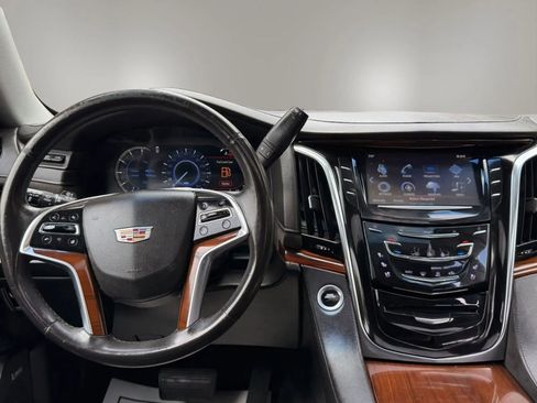 Used 2017 Cadillac Escalade ESV Premium Luxury RWD image 29