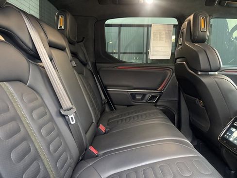 Used 2023 Rivian R1T Launch Edition image 13