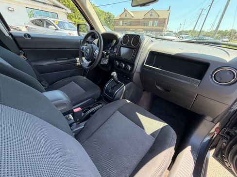 Used 2014 Jeep Patriot Latitude AWD/4WD image 15