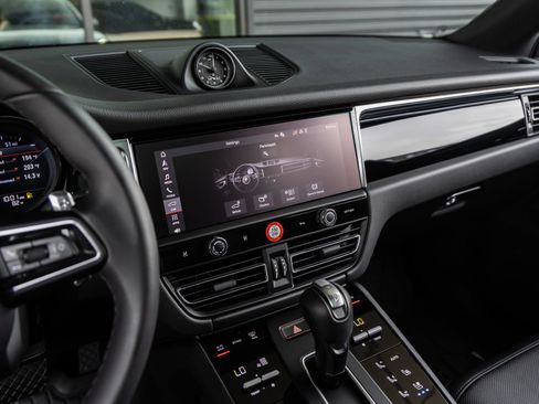 Certified 2026 Porsche Macan AWD/4WD image 30