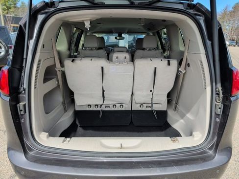 Used 2017 Chrysler Pacifica Touring-L Plus w/ Tire & Wheel Group image 27