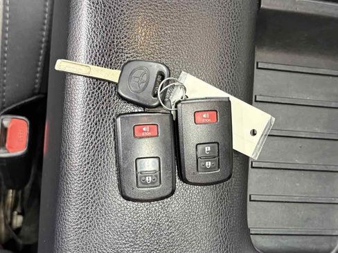 Used 2020 Toyota Tundra SR5 image 31