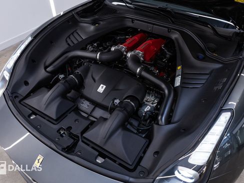 Used 2017 Ferrari California T RWD image 9