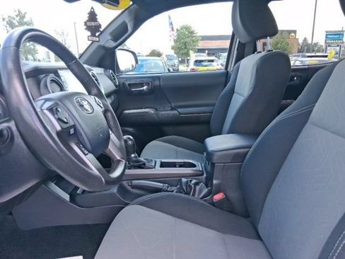 Used 2020 Toyota Tacoma TRD Off-Road AWD/4WD image 18