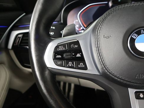 Used 2022 BMW M550i xDrive w/ Dynamic Handling Package image 47