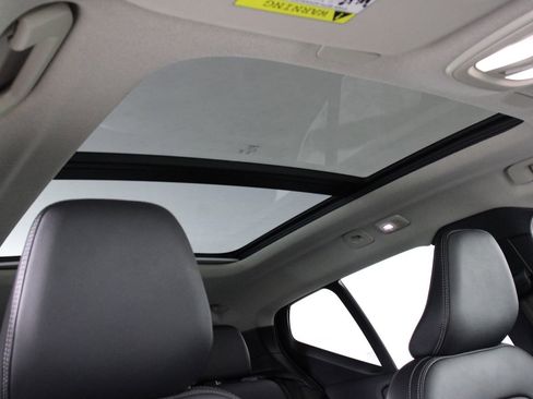 Certified 2025 Volvo XC40 B5 Plus image 23