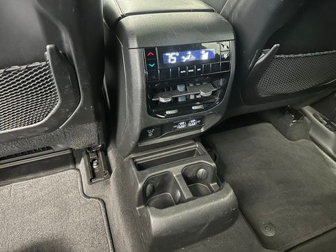 Used 2023 Jeep Grand Cherokee L Laredo image 29