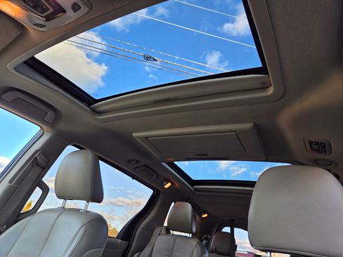 Used 2013 Toyota Sienna Limited image 28