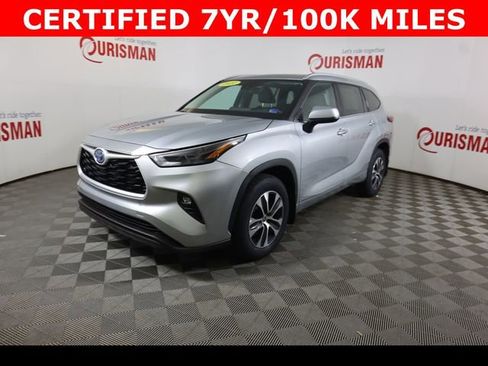 Used 2022 Toyota Highlander XLE image 2