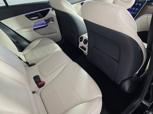 Used 2025 Mercedes-Benz GLC 300 image 26