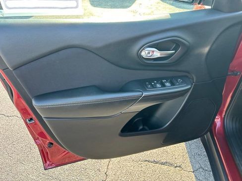 Used 2017 Jeep Cherokee Latitude w/ Safety/Convenience Group image 13