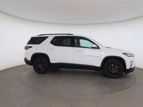 Used 2023 Chevrolet Traverse LT FWD image 24