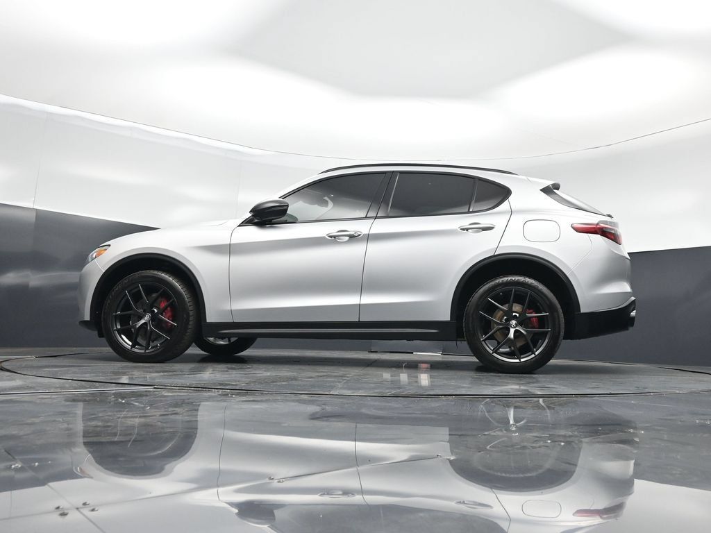 Used 2020 Alfa Romeo Stelvio w/ Nero Edizione RWD image 7