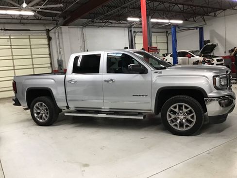 Used 2018 GMC Sierra 1500 SLT w/ SLT Premium Package AWD/4WD image 4