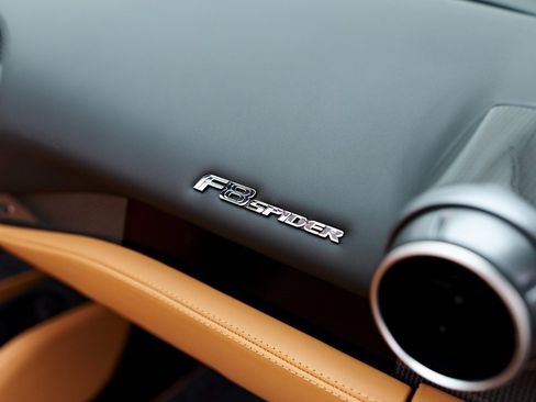 Used 2022 Ferrari F8 Tributo image 59