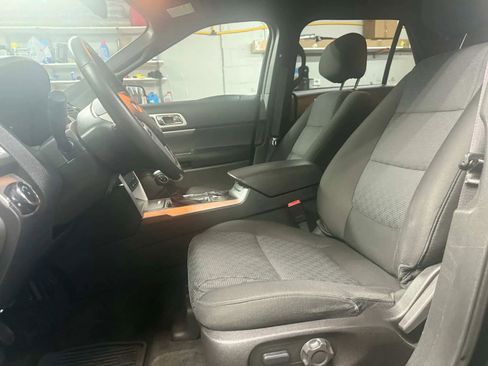 Used 2015 Ford Explorer XLT image 8