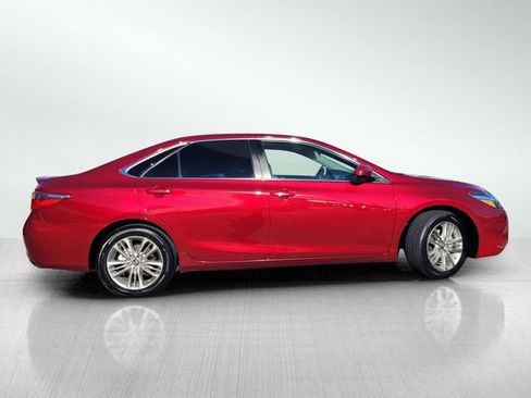 Used 2016 Toyota Camry SE image 3