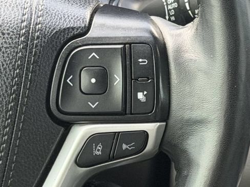 Used 2019 Toyota Highlander Limited Platinum FWD image 13