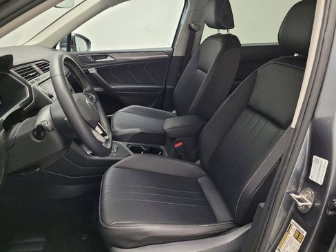 Used 2022 Volkswagen Tiguan SE image 17