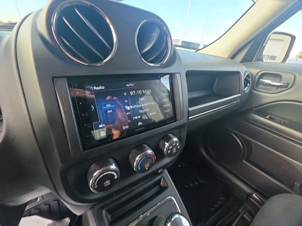 Used 2016 Jeep Patriot Sport w/ Power Value Group AWD/4WD image 18