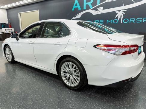 Used 2018 Toyota Camry XLE FWD image 9