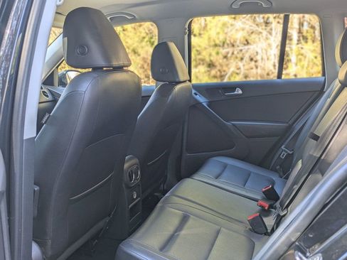 Used 2017 Volkswagen Tiguan S image 12