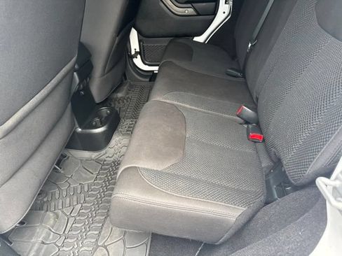 Used 2017 Jeep Wrangler Unlimited Sport AWD/4WD image 9