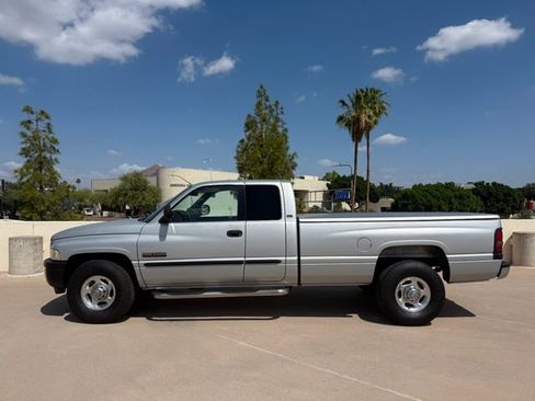 Used 2001 Dodge Ram 2500 Truck 2WD Quad Cab image 4