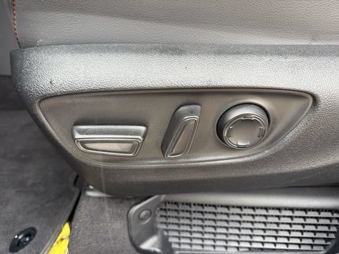 Used 2024 Toyota Sienna XSE FWD image 27