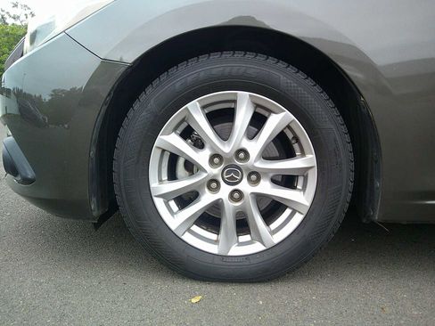 Used 2016 MAZDA MAZDA3 i Touring w/ Popular Equipment Package FWD image 9