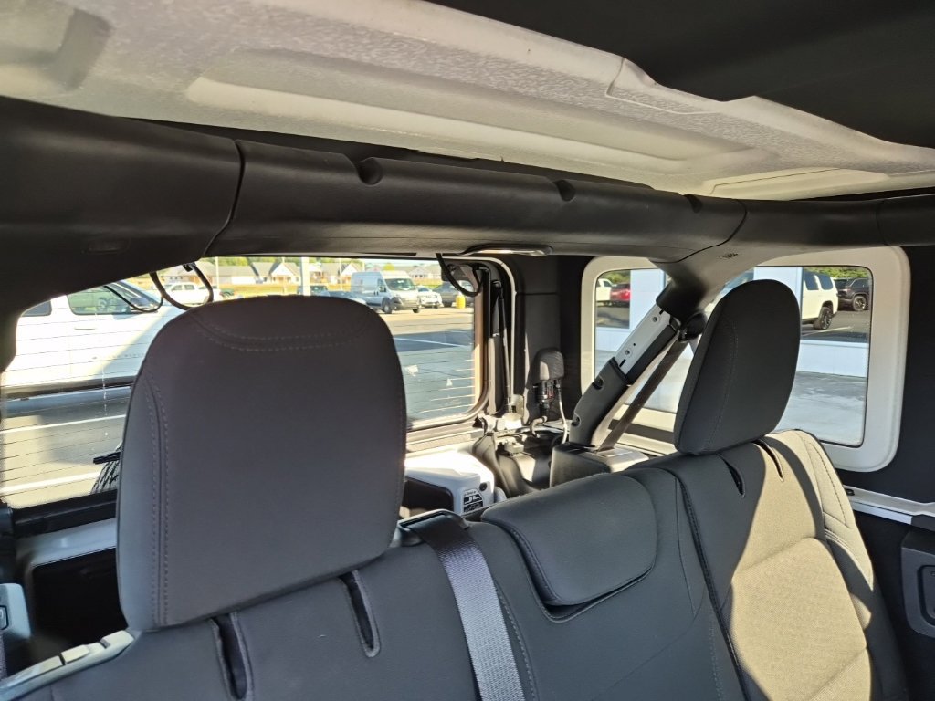 Used 2020 Jeep Wrangler Unlimited Sahara w/ Cold Weather Group AWD/4WD image 23