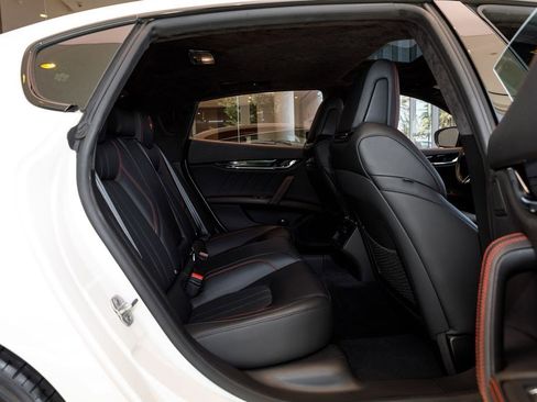 Used 2022 Maserati Quattroporte Modena RWD image 17