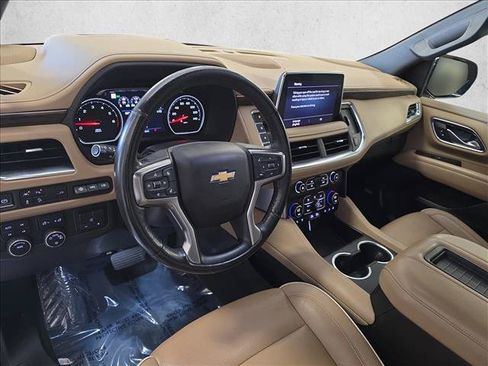 Used 2021 Chevrolet Suburban Premier w/ Premium Package AWD/4WD image 16