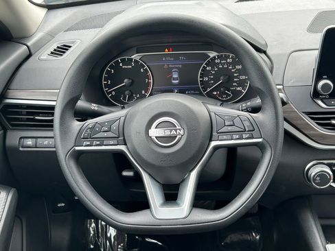 Used 2025 Nissan Altima 2.5 SV FWD image 34