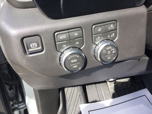 New 2026 GMC Sierra 1500 SLT w/ SLT Premium Plus Package AWD/4WD image 11