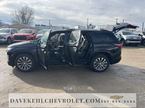 Used 2023 Chevrolet Traverse Premier image 51