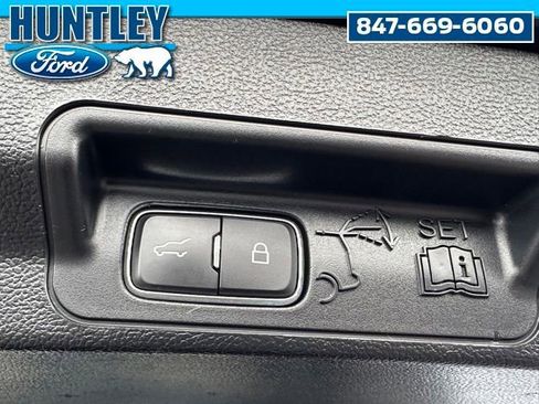 Used 2023 Ford Explorer Limited image 14