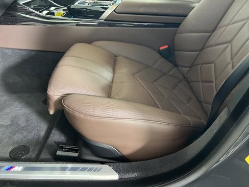 Used 2026 BMW i7 xDrive60 image 16