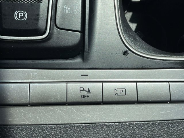 Certified 2024 Kia Carnival LX FWD image 28