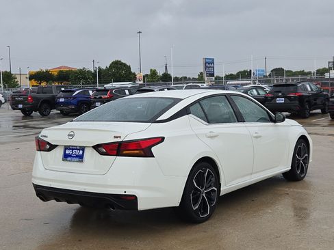 Used 2024 Nissan Altima 2.5 SR FWD image 3