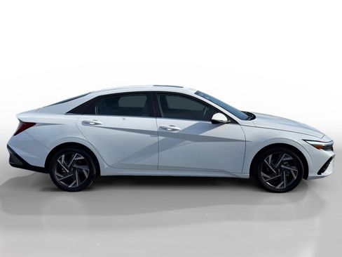 Certified 2025 Hyundai Elantra Limited w/ Cargo Package image 6